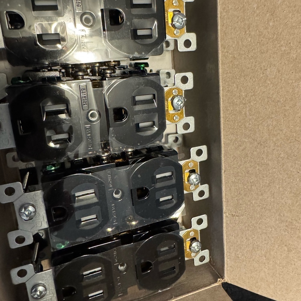 Enerlites Black Rocker Single Pole Switches NEW in box, set of 8! - Picture 4 of 10